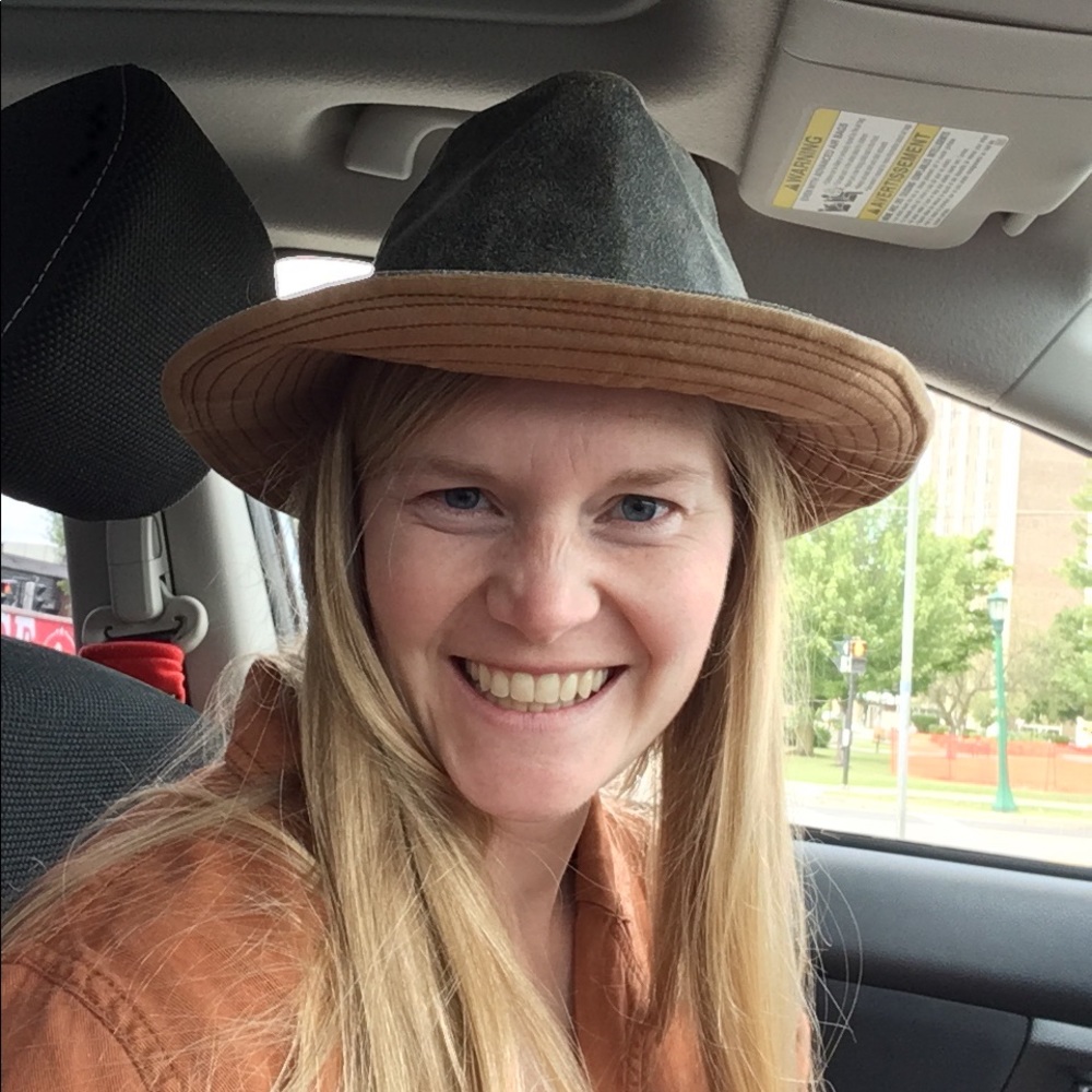 Meet your Posher, Ashley